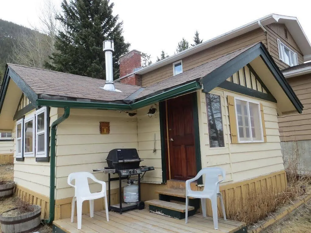 Hillside Bungalows Banff 2*,  Canada